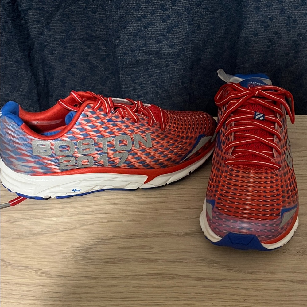 Woman’s Boston Marathon 2017 GoRun Sketchers size 7